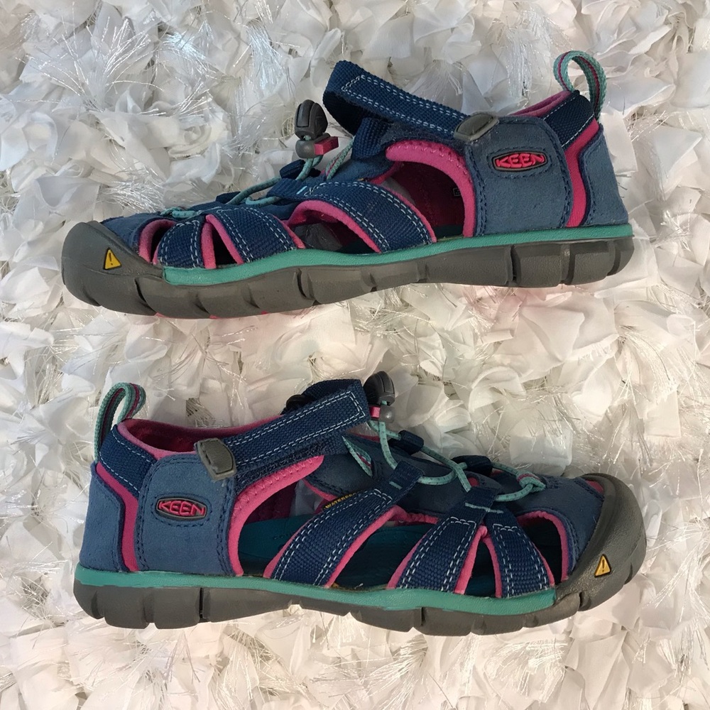 Pink and blue Kids CNX keens